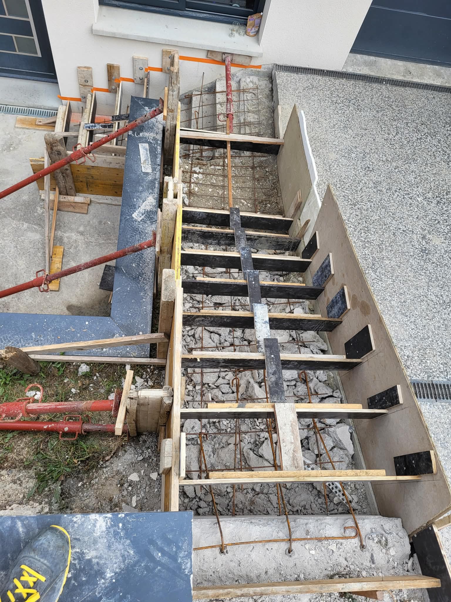 Réalisation terminée – Escalier extérieur en béton aux Martres-de-Veyre (63) — photo 2